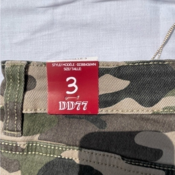 New Army Print Shorts - Picture 7 of 9